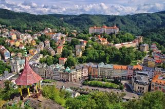 Vue sur la charmante ville de Karlovy Vary